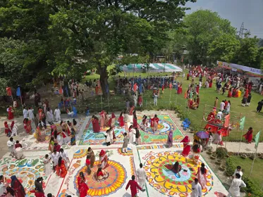 পহেলা বৈশাখের আনন্দে আজ রঙে রঙিন আর পি সাহা বিশ্ববিদ্যালয় 🎉🌼